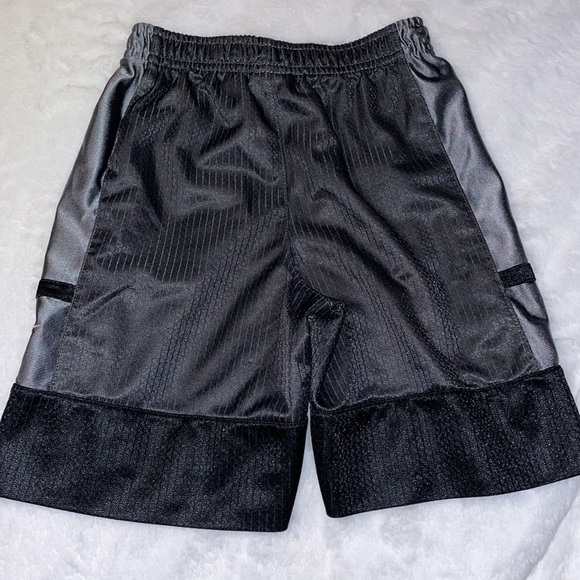 Nike size 5, small shorts, gray and black - Picture 3 of 3